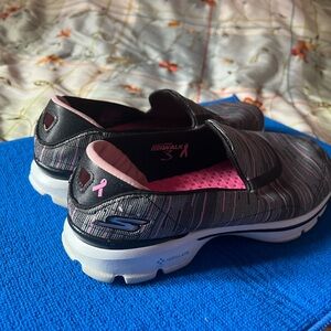 Skechers Women's Black and Pink Go Walk Sneakers